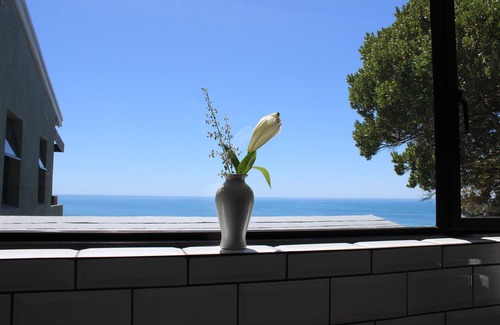 Hout Bay Apartment | Beautiful apartment with stunning views in breathtaking Llandudno, Cape Town