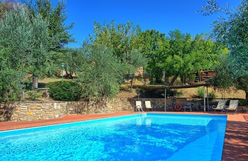 Montelupo Fiorentino Apartment | Beautiful apartment with WIFI, pool, TV, pets allowed, panoramic view and parking, close to Flor.