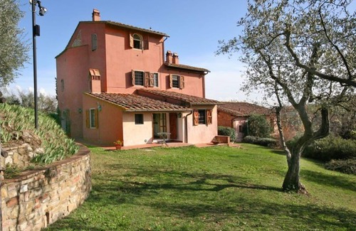 Montelupo Fiorentino Apartment | Beautiful apartment with WIFI, pool, TV, pets allowed, panoramic view and parking, close to Flor.