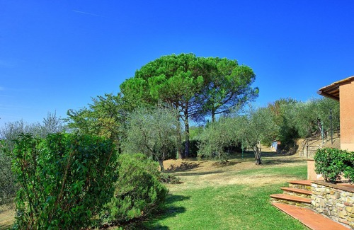 Montelupo Fiorentino Apartment | Beautiful apartment with WIFI, pool, TV, pets allowed, panoramic view and parking, close to Flor.