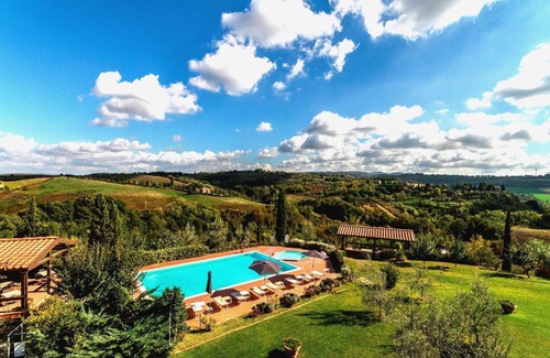 Sughera Apartment | Beautiful apartment with pool, WIFI, A/C, TV, terrace and panoramic view, close to San Gimignano