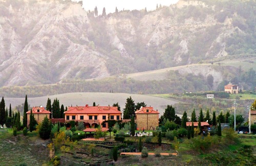 Sughera Apartment | Beautiful apartment with pool, WIFI, A/C, TV, terrace and panoramic view, close to San Gimignano