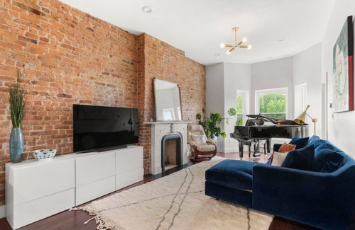 Crown Heights Apartment | Beautiful Apartment with Rooftop & Piano