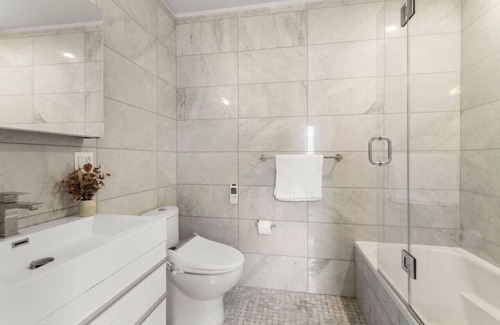 Crown Heights Apartment | Beautiful Apartment with Rooftop & Piano
