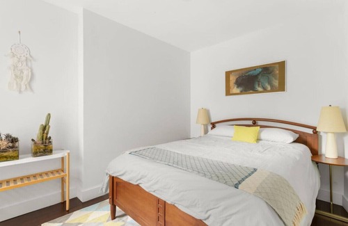 Crown Heights Apartment | Beautiful Apartment with Rooftop & Piano