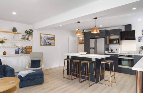 Exeter Apartment | Beautiful Apartment with Parking, Central Exeter