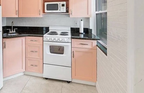 North Trail Apartment | Beautiful Apt B Close to Downtown, Bayfront and beaches