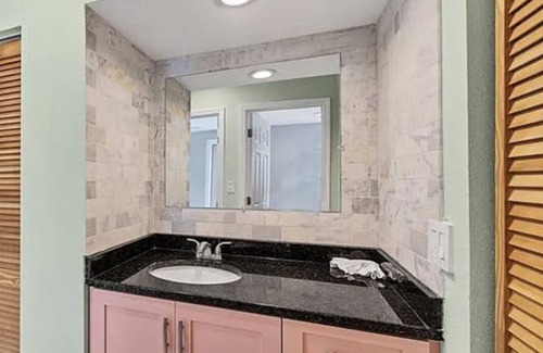 North Trail Apartment | Beautiful Apt B Close to Downtown, Bayfront and beaches