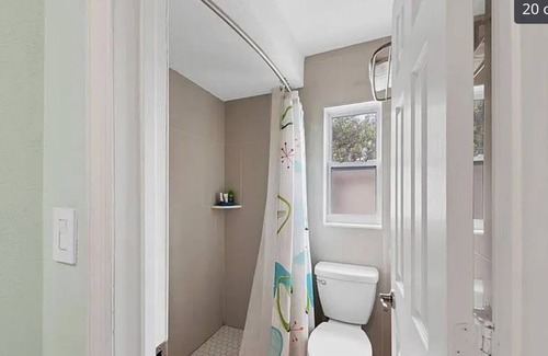 North Trail Apartment | Beautiful Apt B Close to Downtown, Bayfront and beaches