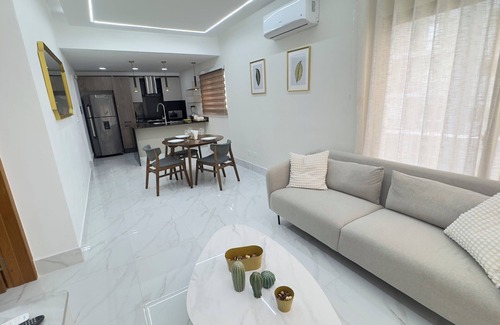Yolanda Morales Apartment | Beautiful Apt in Piantini Rooftop Views, Gym & Central