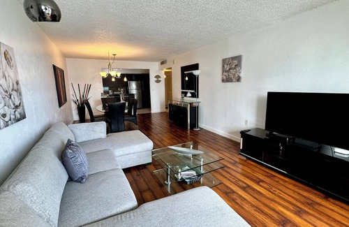 Sunny Isles Beach Condo | Beautiful Apt with Oceanview! 8th floor. Parking included