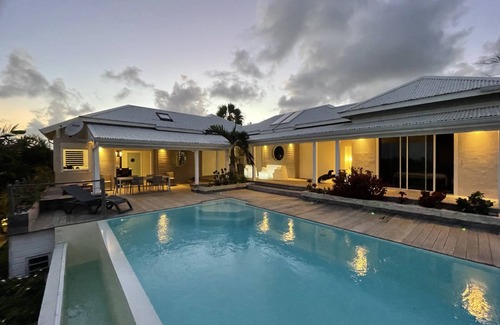 Sainte-Anne Villa | Beautiful architect in an exceptional villa with a sea view 180 °