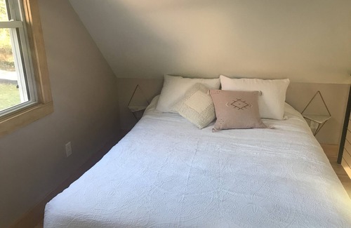 Bear Creek House | Beautiful Asheville Tiny Home Get-a-way