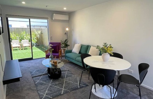 Avondale House | Beautiful Auckland 1 Bed 1 Bath