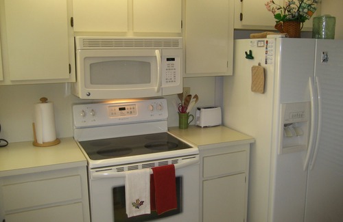 St. Petersburg Condo | Beautiful Bahia Pointe Waterfront Villa now available Sept/Oct 2025 $130 night