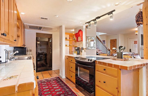 Northeast Santa Fe Hotel | Beautiful Balcony Views @ Fort Marcy, Rustic Charm, Close To Plaza