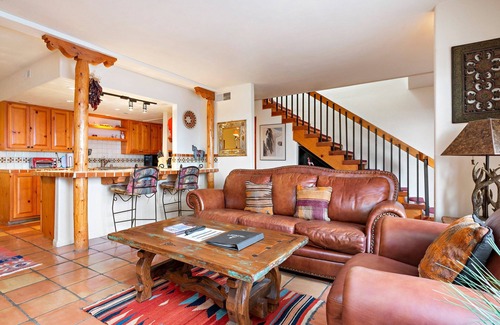 Northeast Santa Fe Hotel | Beautiful Balcony Views @ Fort Marcy, Rustic Charm, Close To Plaza