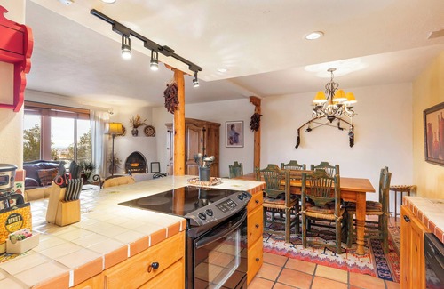 Northeast Santa Fe Hotel | Beautiful Balcony Views @ Fort Marcy, Rustic Charm, Close To Plaza