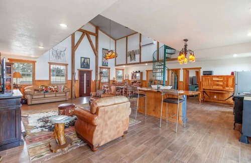 Bandera Cabin | Beautiful Bandera Cabin | Huge Deck | River Accessnn