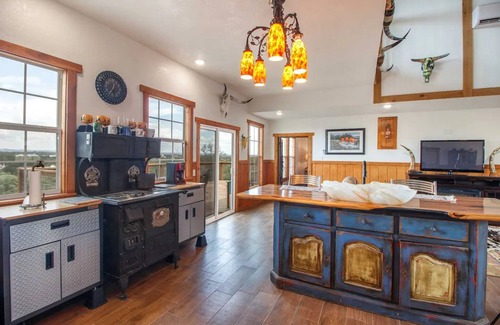 Bandera Cabin | Beautiful Bandera Cabin | Huge Deck | River Accessnn