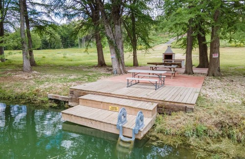 Bandera Cabin | Beautiful Bandera Cabin | Huge Deck | River Accessnn