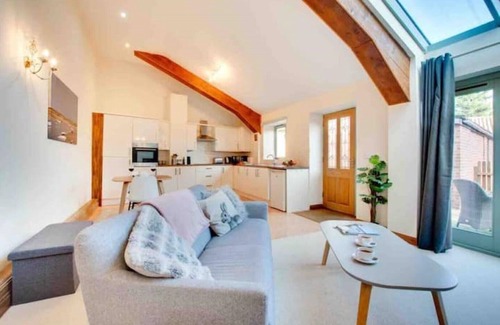 North Walsham House | Beautiful Barn Conversion in Norfolk With Hot Tub