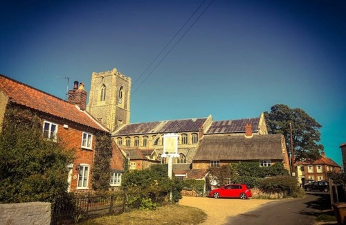 North Walsham House | Beautiful Barn Conversion in Norfolk With Hot Tub