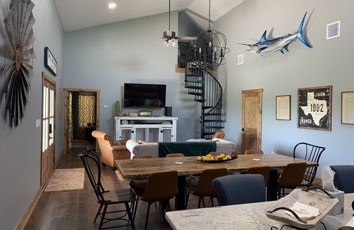 Santa Anna House | Beautiful Barndominium for any occasion!