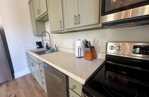 Blakely Apartment | Beautiful Barron Suite in Barron-Hobbs Historic Home