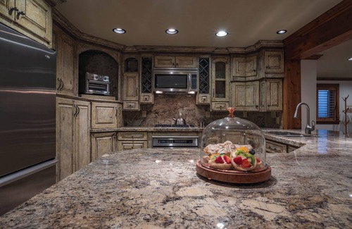 Layton Apartment | Beautiful Basement Apartment with Private Garage 30+ day stays