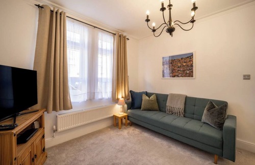 Bath House | Beautiful Bath Home - Sleeps 7, Perfect for Families or Friendship Groups