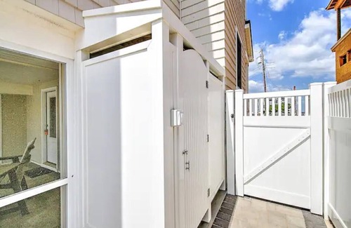 Holgate Apartment | Beautiful Bay Views with gorgeous sunsets. 5 Bdr