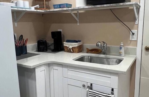 Jacksonville Beach House | Beautiful Beach Studio~only 5 Minutes from the Beach
