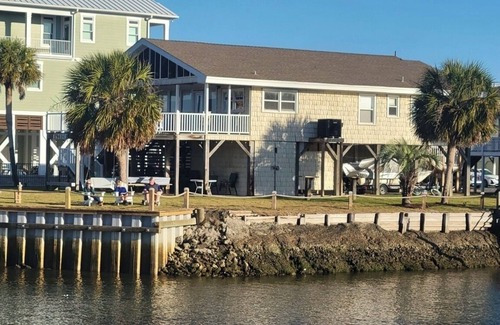 Ocean Isle Beach House | Beautiful beach house located on the Intracoastal Waterway with Canal Access!