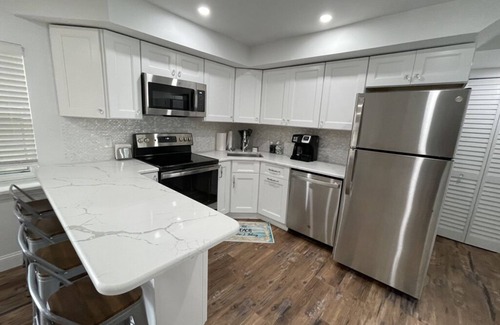 Avalon Condo | Beautiful Beach Block, one bedroom condo in the highly sought after Merrimac Condominiums sleeps 4.