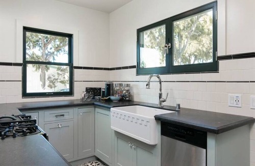 Ventura Cottage | BEAUTIFUL BEACH COTTAGE - FULLY RESTORED