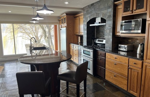 Central Okanagan House | Beautiful Beach Front home in Lake Country just outside Kelowna. Sleeps 8 adults
