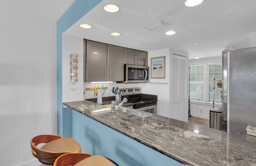 Central Beach Condo | Beautiful beach front condominum huge patio