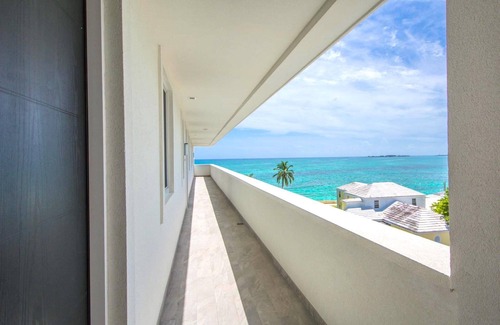 Nassau Condo | Beautiful Beach Front Condominium