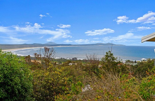 Crescent Head House | BEAUTIFUL BEACH HOME WITH EXPANSIVE DECK, WI-FI & NETFLIX