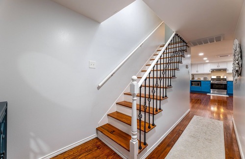 Galveston House | Beautiful Beach Home with Private Pool - 2 min from beach. Insta worthy !