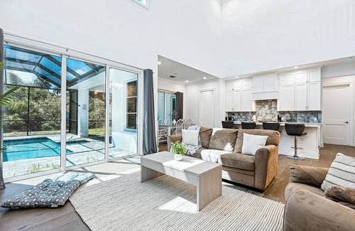 Fort Pierce House | Beautiful Beach House w/Private Pool & Lanai + BBQ Grills | Pet‑Friendly 🌴
