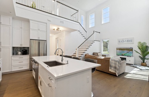 Fort Pierce House | Beautiful Beach House w/Private Pool & Lanai + BBQ Grills | Pet‑Friendly 🌴