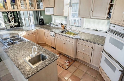 Ship Bottom House | Beautiful Beach House - Two Blocks from the Ocean - One Block from the Bay