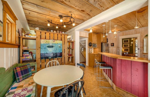 Park Point House | Beautiful Beach House & Cottage on Park Point, Short Beach Walk To Canal Park