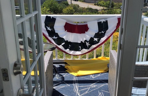 Hull House | Beautiful Beach House, Hull Sleeps 5