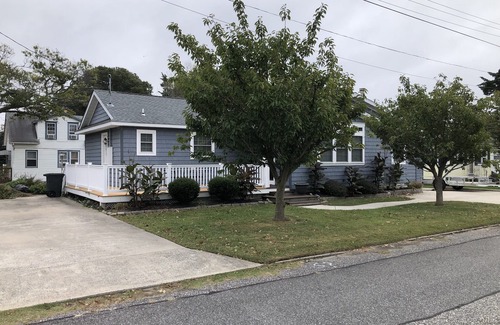 Town Bank House | Beautiful Beach Escape 1 block from the beach