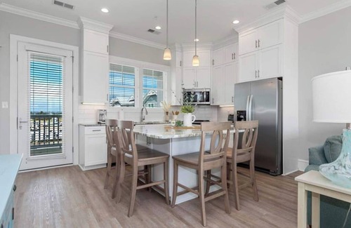 Emerald Isle Apartment | Beautiful beach views with top floor living area. Professionally decorated. Walkable to shops.