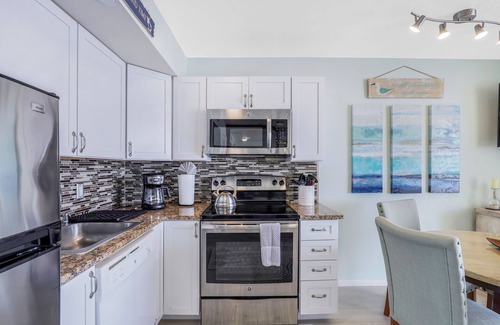Marco Island Condo | Beautiful beachfront, along with breathtaking sunset views
