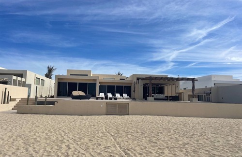 La Ribera Villa | Beautiful Beachfront Villa